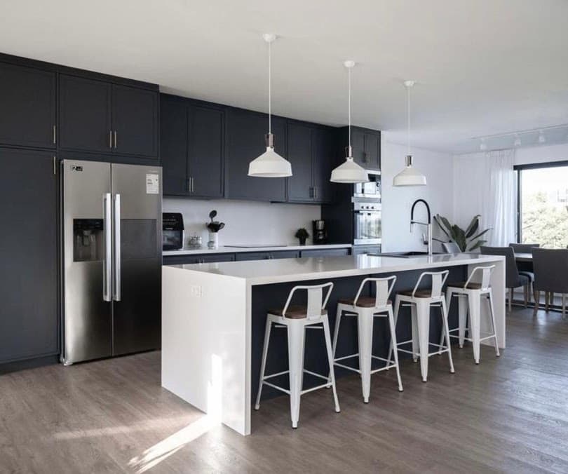 Piso en granito — proyecto residencial Montevideo