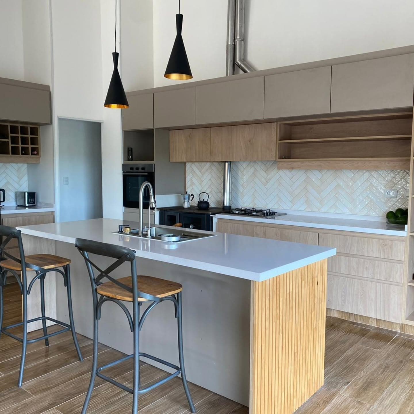 Mesadas de cocina en Silestone Blanco Norte — San Bautista, Canelones · Nuevo Horizonte Marmolería