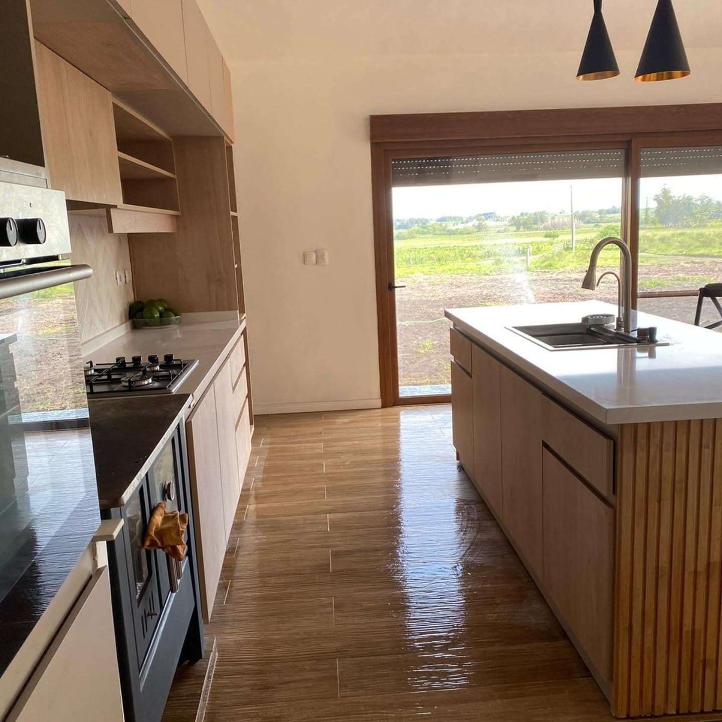 Mesadas de cocina en Silestone Blanco Norte — San Bautista, Canelones · Nuevo Horizonte Marmolería
