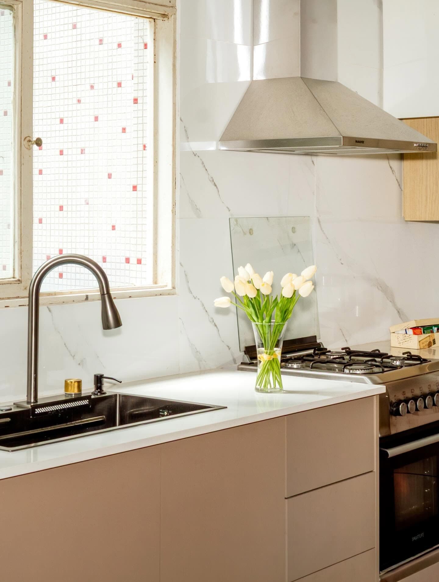 Mesadas de cocina en Silestone en Silestone Miami Vena — Montevideo · Nuevo Horizonte Marmolería